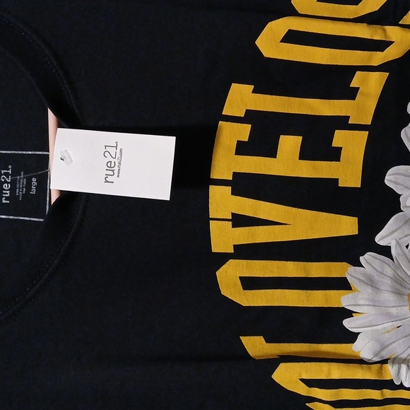 Black Graphic Tee with Yellow and White Floral Design - Picture 4 of 4